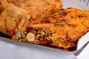 Scatola biscotti gourmet | Cantucci, Quadrucci mandorle e Quadrucci marasche |  300 g
